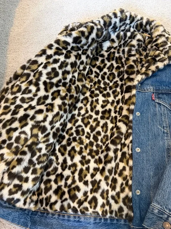 Levi's Blue Denim Jacket with Leopard Faux Fur Collar - Picture 2 of 5